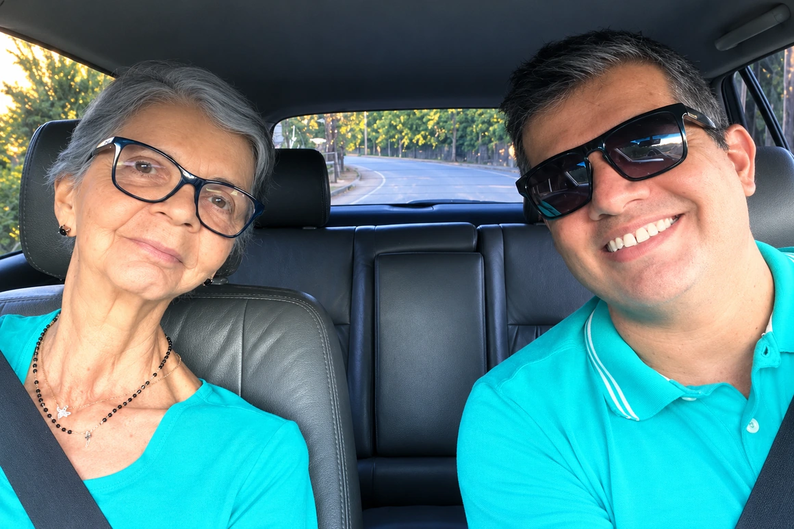 Cristiano e sua mãe, Ana Maria, durante uma viagem de palestras
